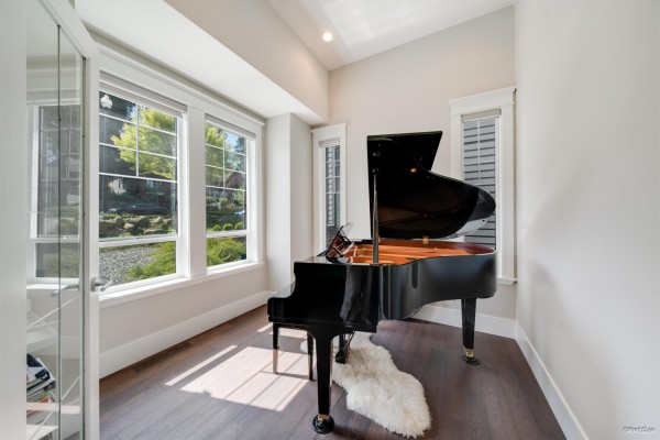 2862 Helc Place, Surrey, BC V3Z0C6 Photo 2