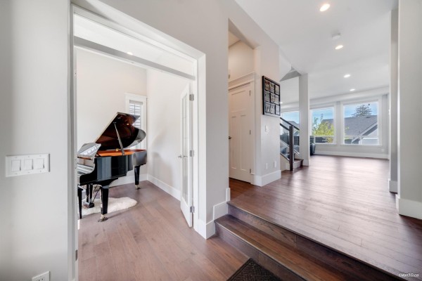 2862 Helc Place, Surrey, BC V3Z0C6 Photo 3