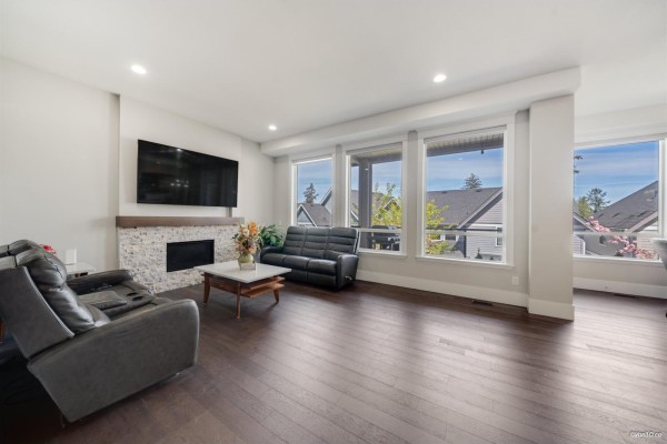 2862 Helc Place, Surrey, BC V3Z0C6 Photo 5