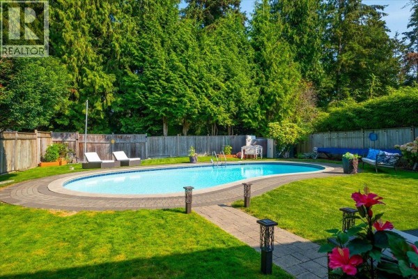 2864 Bushnell Place, North Vancouver, BC V7J2Y8 Photo 2