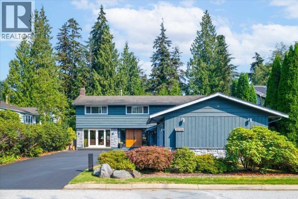 2864 Bushnell Place, North Vancouver, BC V7J2Y8 Photo 3