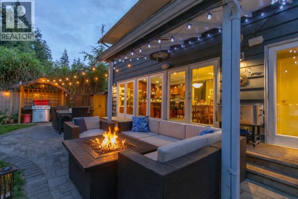 2864 Bushnell Place, North Vancouver, BC V7J2Y8 Photo 4