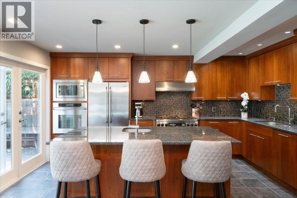 2864 Bushnell Place, North Vancouver, BC V7J2Y8 Photo 5