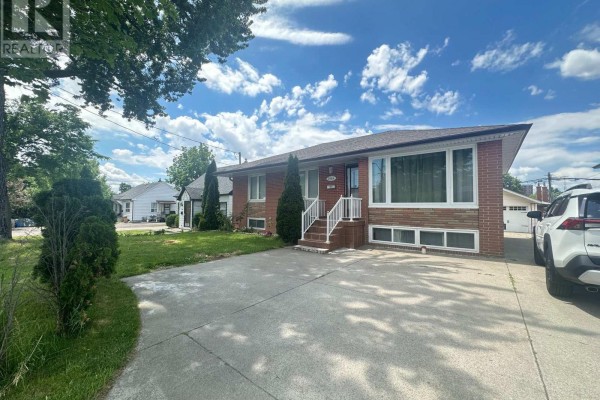 2864 Weston Road, Toronto, ON, photo 3