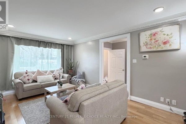 Primary Bedroom - 2864 Weston Road, Toronto, ON M9M2S3 Photo 5