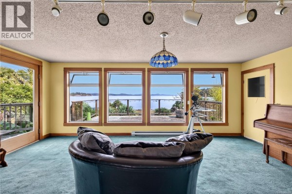 Living room - 287 Price Rd, Salt Spring, BC V8K2E9 Photo 4