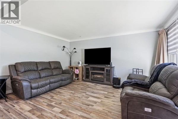 Kitchen - 287 Santone Avenue, Welland, ON L3C2J7 Photo 5