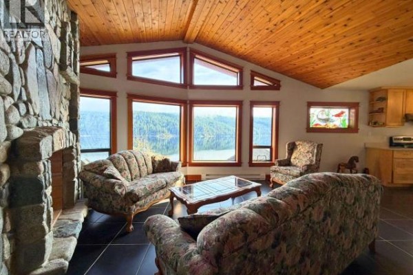 Dining room - 2870 D'angio Rd, Powell River, BC  Photo 3