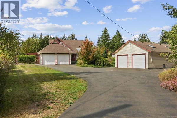 2877 Lake Trail Rd, Courtenay, BC, photo 3