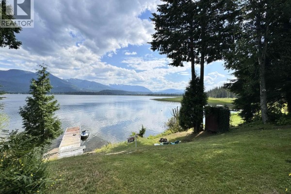 Living room - 2878 Squirrel Point Road, Lakelse Lake, BC V8G1R1 Photo 2