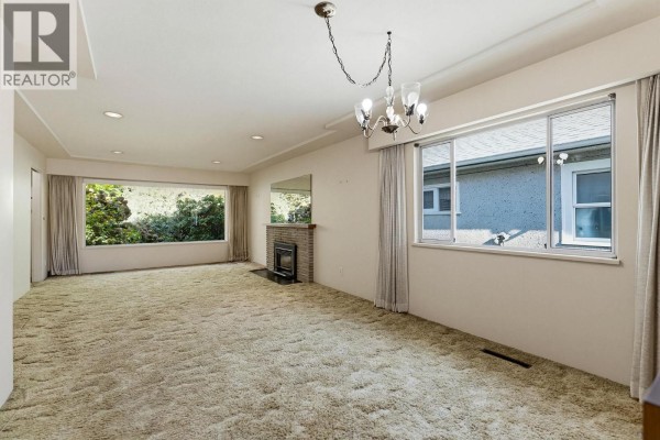 2878 W 14th Avenue, Vancouver, BC V6K2X4 Photo 3