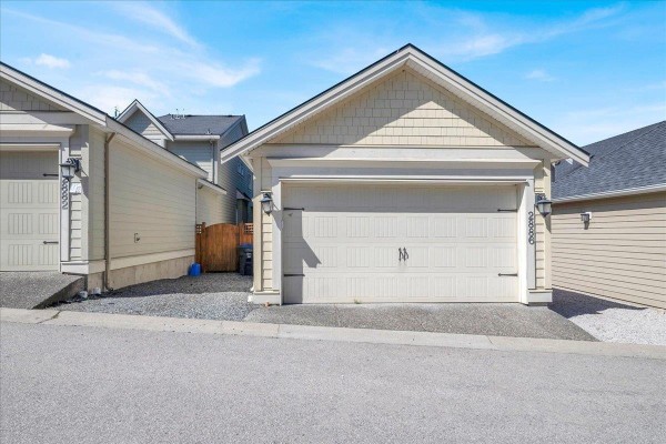 2886 160 Street, Surrey, BC V3Z3W1 Photo 2