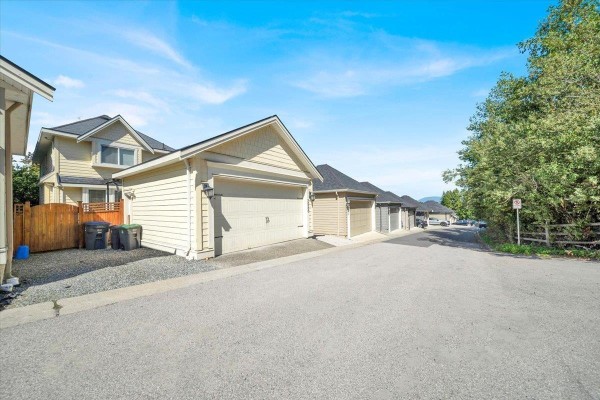 2886 160 Street, Surrey, BC V3Z3W1 Photo 3