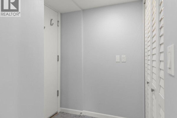 289 Drake Street, Vancouver, BC V6B5Z6 Photo 2