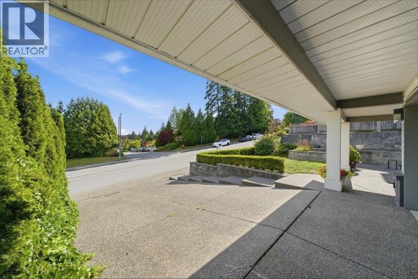 2893 Delahaye Drive, Coquitlam, BC V3B7A4 Photo 5