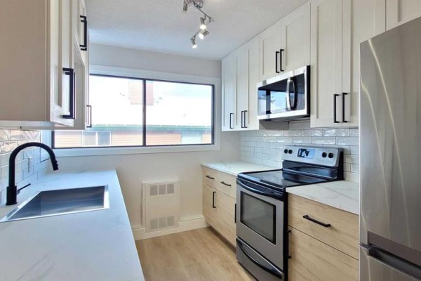 Living room - 29, 2400 15 Street Sw, Calgary, AB T2T5S3 Photo 2
