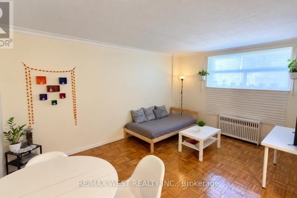 29 - 10 Crown Hill Place, Toronto