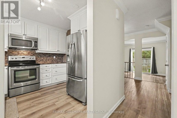 Living room - 29 - 108 Barrow Crescent, Ottawa, ON K2L2J1 Photo 3