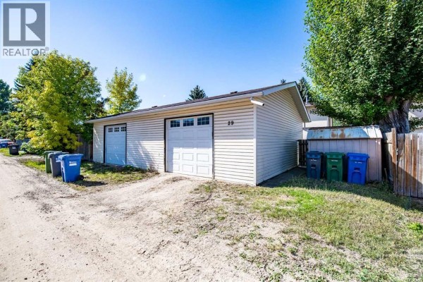Living room - 29 Abbott Close, Red Deer, AB T4R1B4 Photo 4