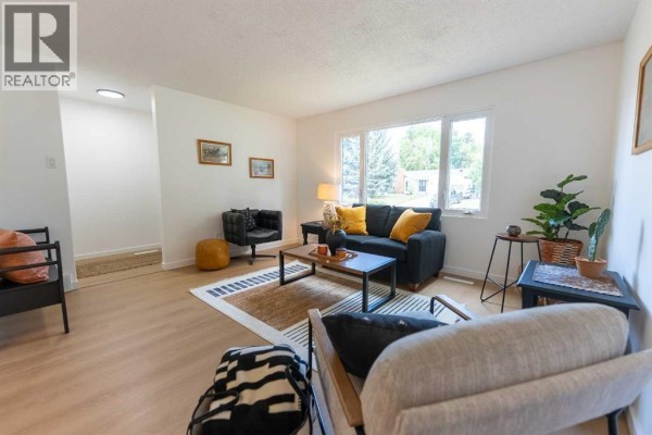 29 Anquetel Street, Red Deer, AB, photo 2