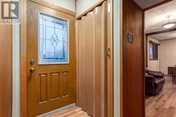 Office - 29 Armstrong Crescent Se, Calgary, AB T2J0X3 Photo 5