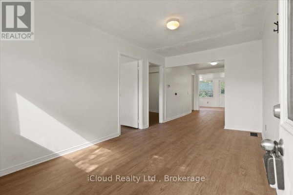 29 Biggar Avenue, Hamilton, ON L8L3Z3 Photo 3