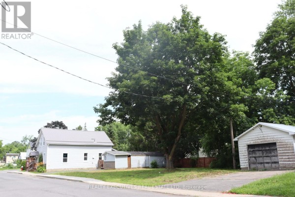 29 College Street, North Dundas, ON, photo 3