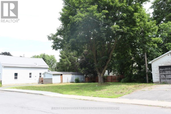 29 College Street, North Dundas, ON K0C1H0 Photo 4