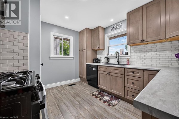 2pc Bathroom - 29 Concession Street E, Tillsonburg, ON N4G1N9 Photo 5