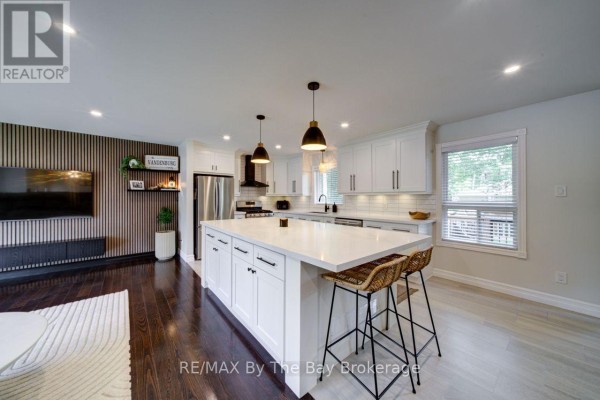 Kitchen - 29 Downer Crescent, Wasaga Beach, ON L9Z1C3 Photo 5