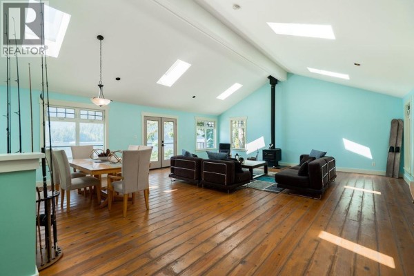 29 E Croker Island, North Vancouver, BC V0V0V0 Photo 4