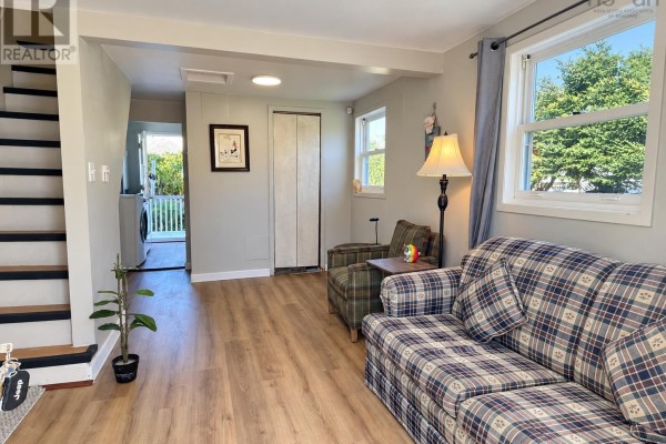 Living room - 29 Essex Street, Sydney, NS B1P1C5 Photo 3