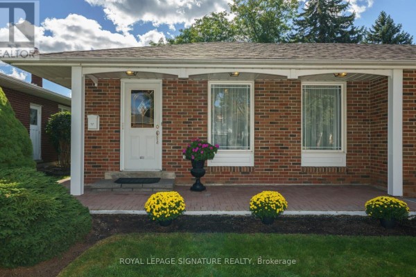 Kitchen - 29 Fluellen Drive, Toronto, ON M1W2B2 Photo 4