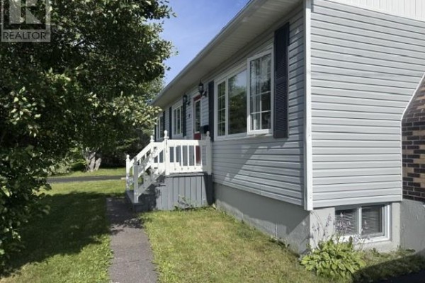 Porch - 29 Hawker Crescent, Gander, NL  Photo 4