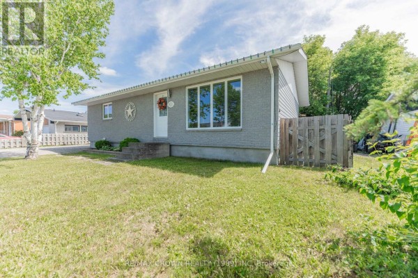 29 Hazel Street, Kapuskasing, ON, photo 2
