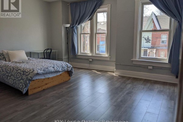 29 Kensington Avenue, Toronto, ON M5T2J8 Photo 4