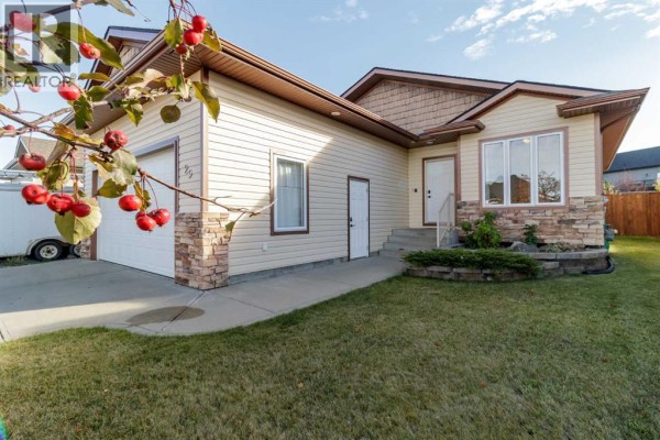 Bedroom - 29 Lakeland Road, Sylvan Lake, AB T4S0A3 Photo 2
