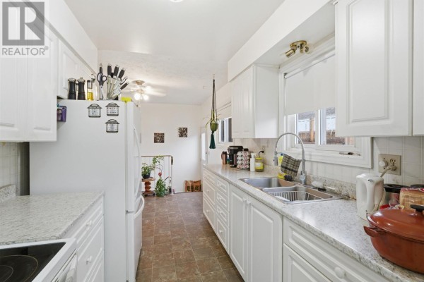 29 Laurier Rd, Elliot Lake, ON P5A2T9 Photo 4