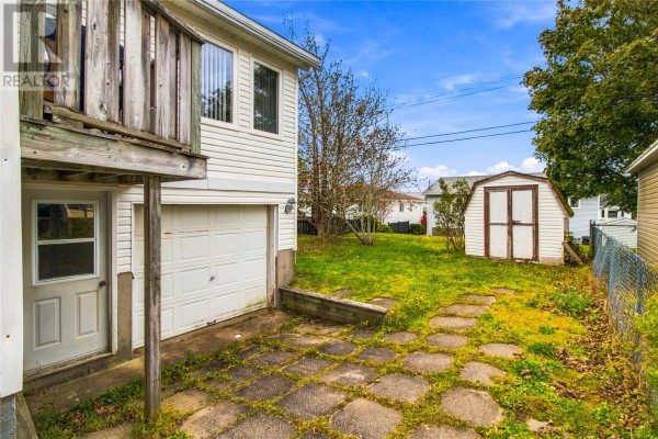 Bath (# pieces 1-6) - 29 Markland Street, St  John S, NL A1E4A8 Photo 5