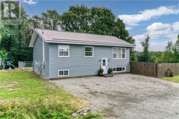 29 Pioneer Street W, Markstay, ON, photo 2