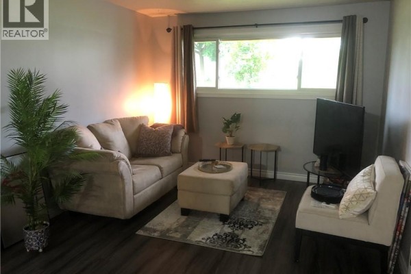 Living room/Dining room - 29 Pontiac Street Unit# Ground, Brantford, ON N3S2A6 Photo 5