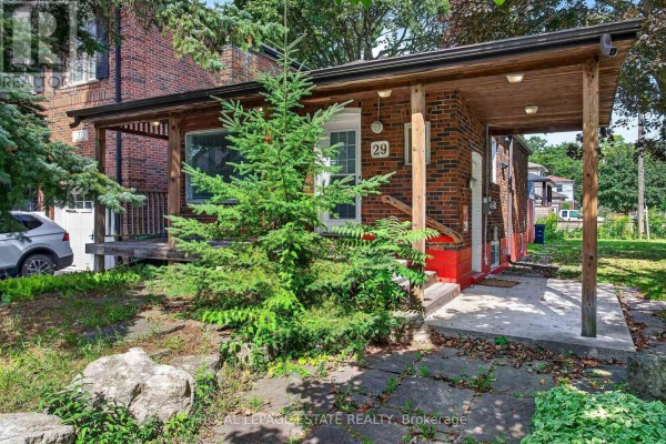 Kitchen - 29 Red Deer Avenue, Toronto, ON M1N2Z1 Photo 3