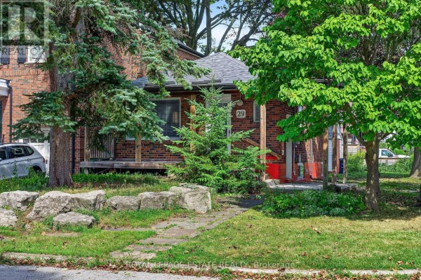 Primary Bedroom - 29 Red Deer Avenue, Toronto, ON M1N2Z1 Photo 4