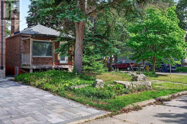 Bedroom 2 - 29 Red Deer Avenue, Toronto, ON M1N2Z1 Photo 5