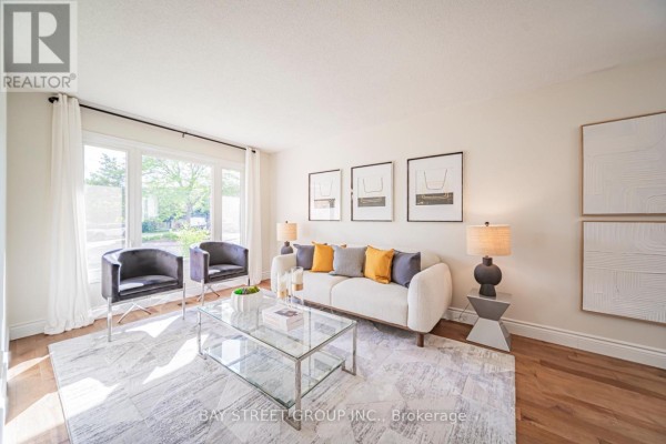 Living room - 29 Roslo Court, Oakville, ON L6H4S1 Photo 4