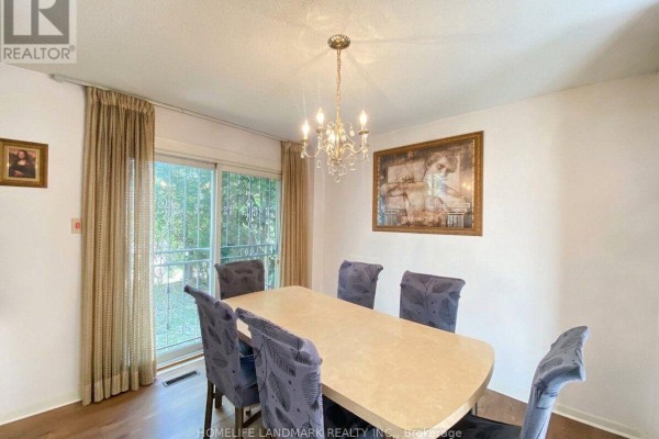 Kitchen - 29 Snowshoe Crescent, Markham, ON L3T4M7 Photo 4