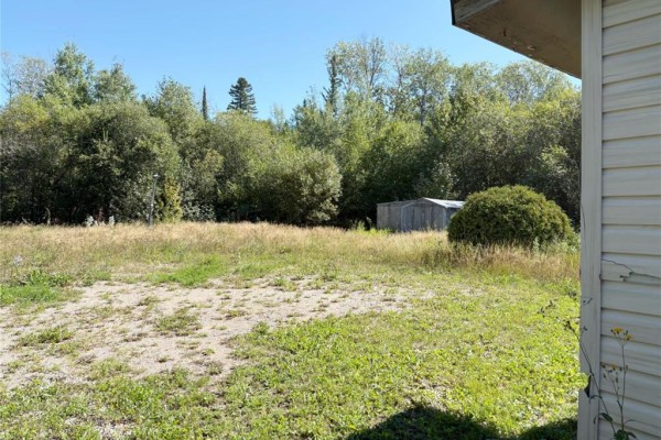 29 Spruce Street, Manigotagan, MB R0E2E0 Photo 3