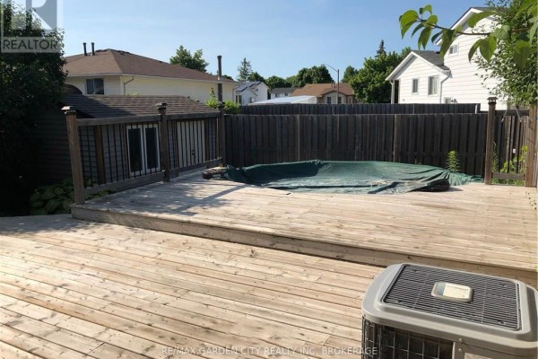 29 St. Hilda's Court, St  Catharines, ON, photo 2