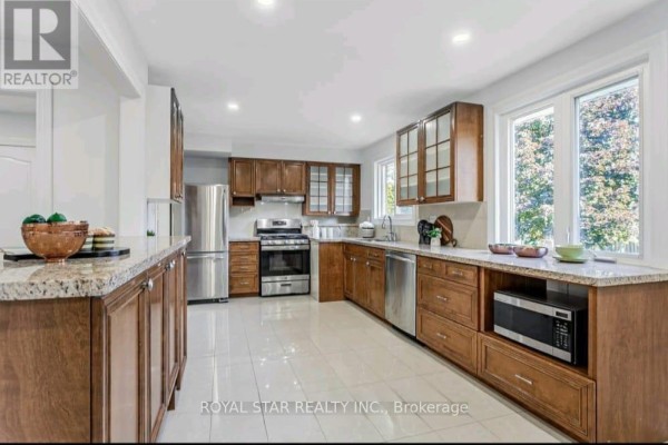 Kitchen - 29 Westwood Lane, Richmond Hill, ON L4C6X4 Photo 5