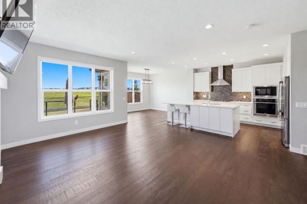 Foyer - 290 Masters Avenue Se, Calgary, AB T3M2C1 Photo 3